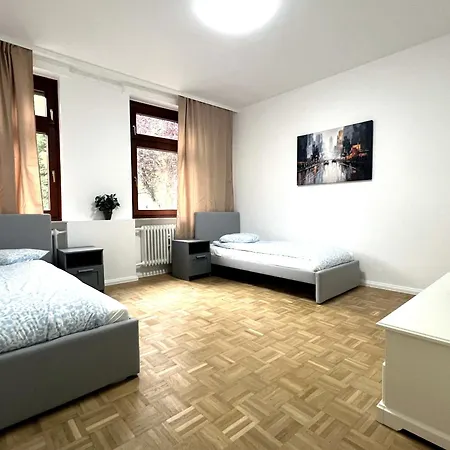 Monteur- & Familienapartment 6 Personen *