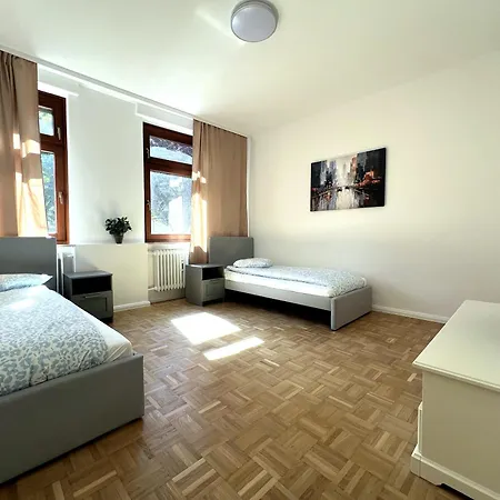 Monteur- & Familienapartment 6 Personen Apartmán *
